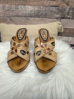 Carlos Santana Leather Wood Heels 7